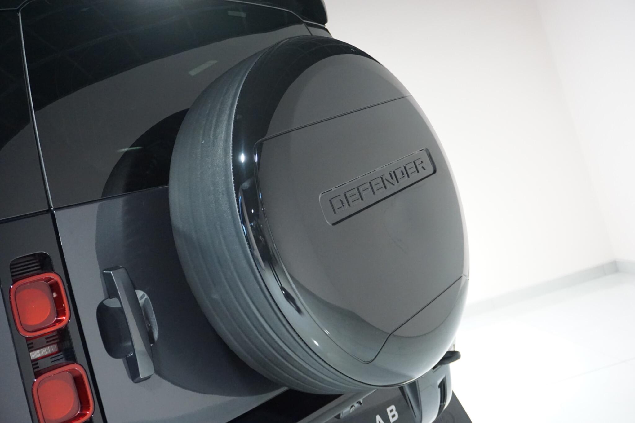 Land Rover Defender 110 3.0 D300 MHEV X-Dynamic HSE SUV 5dr Diesel Auto 4WD Euro 6 (s/s) (300 ps)